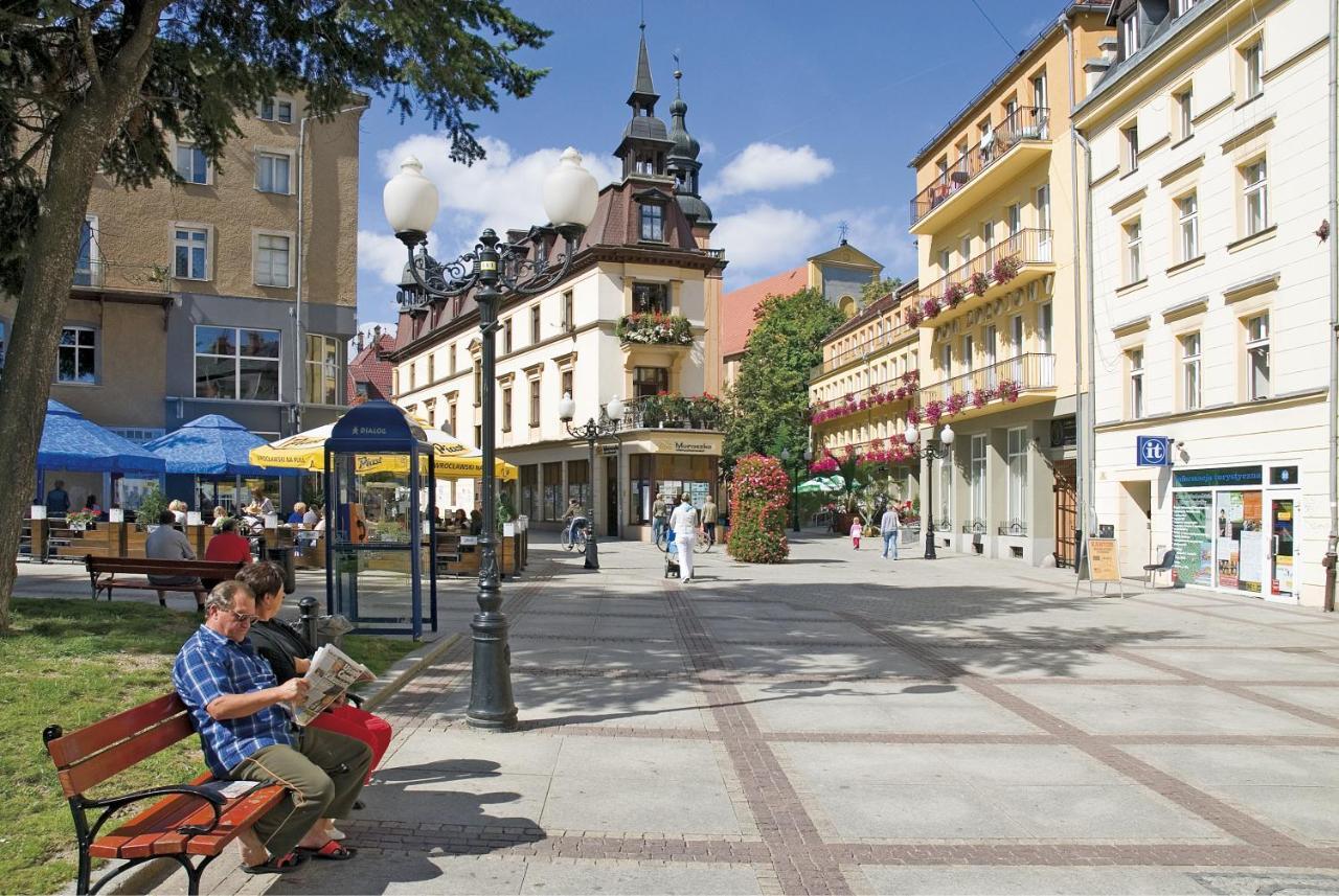 Dom Zdrojowy Aparthotel Jelenia Góra Exteriör bild